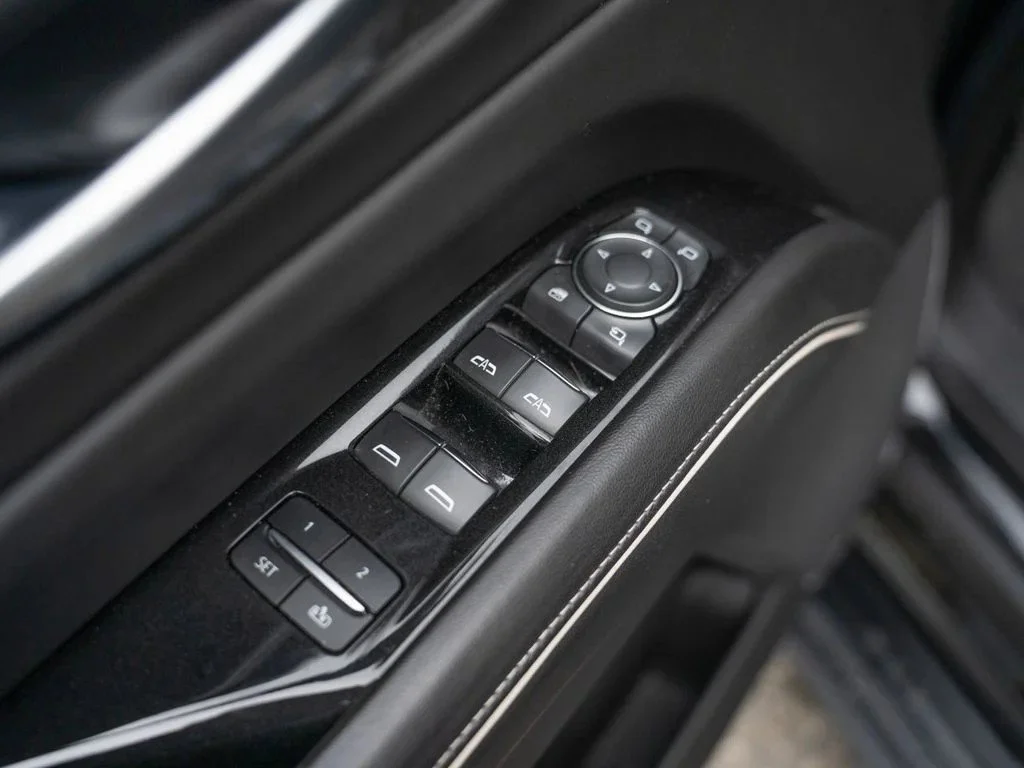 Used 2023 BLACK RAVEN Cadillac 4WD Sport Platinum image 17