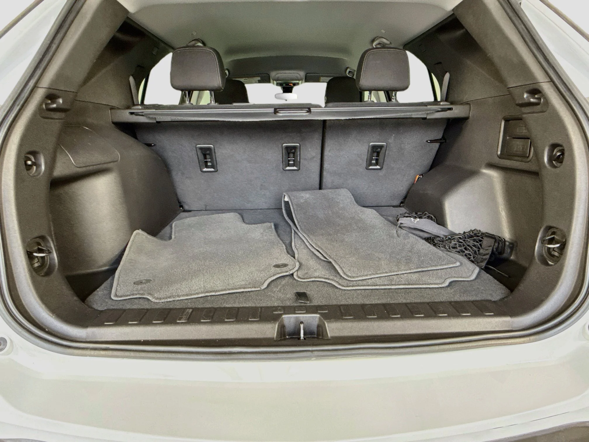 Used 2023 SUMMIT WHITE Chevrolet LT image 27