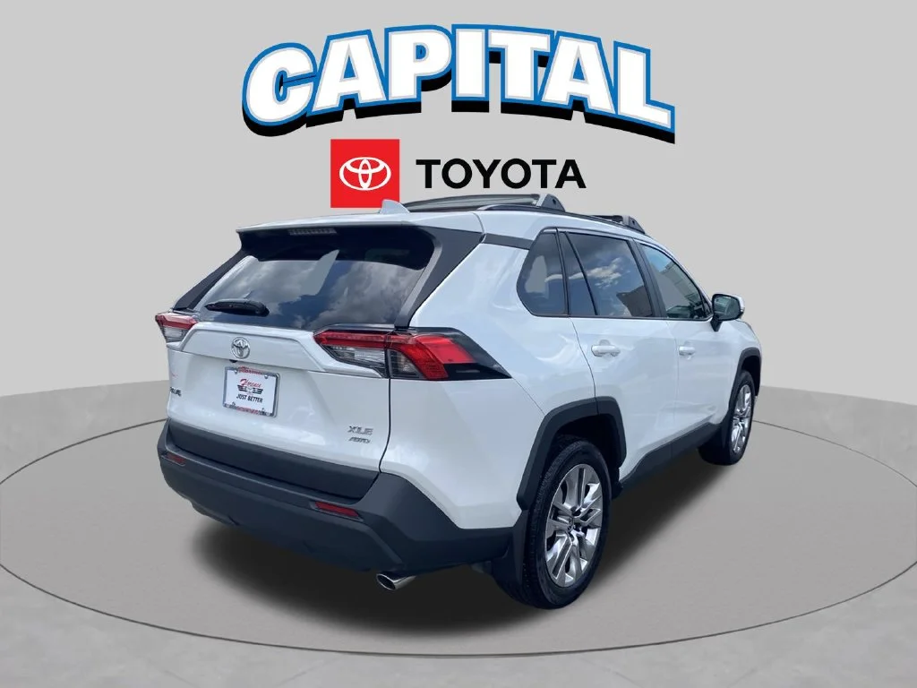 Used 2025 Beige Toyota XLE Premium image 16
