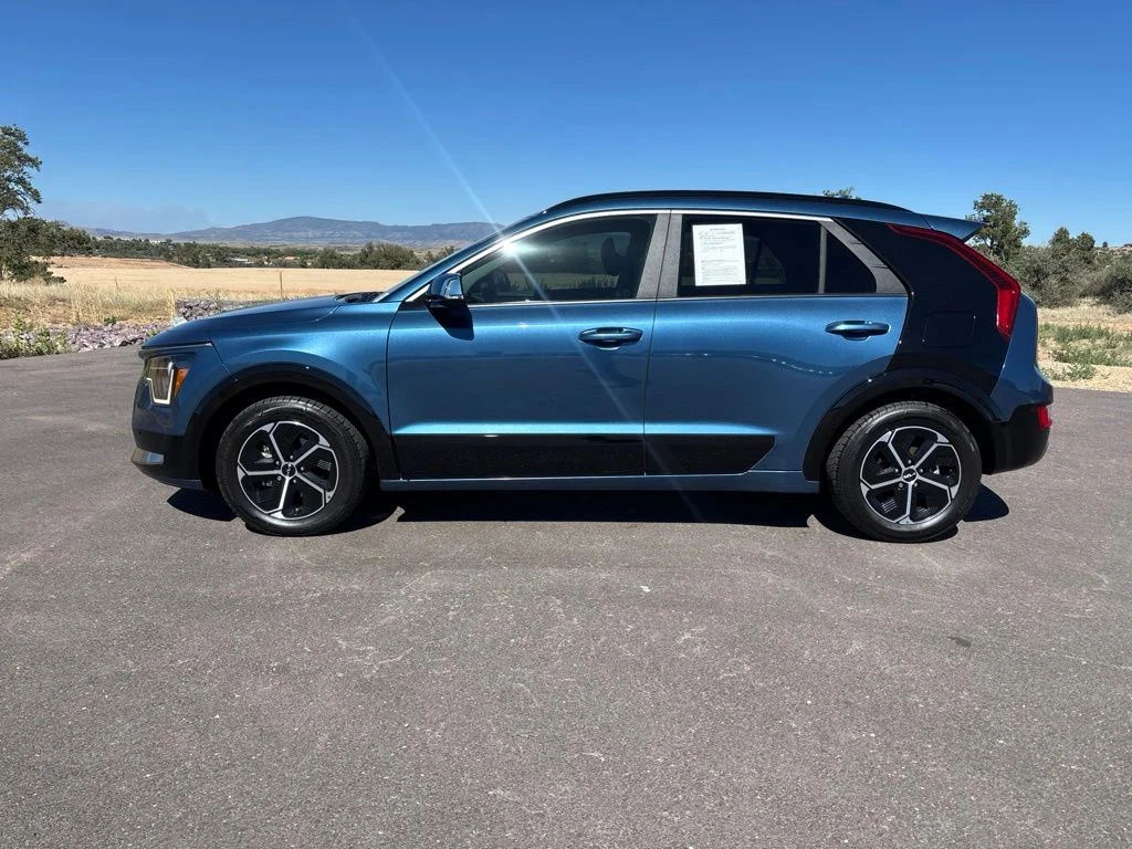 Used 2024 Blue Kia SX image 8