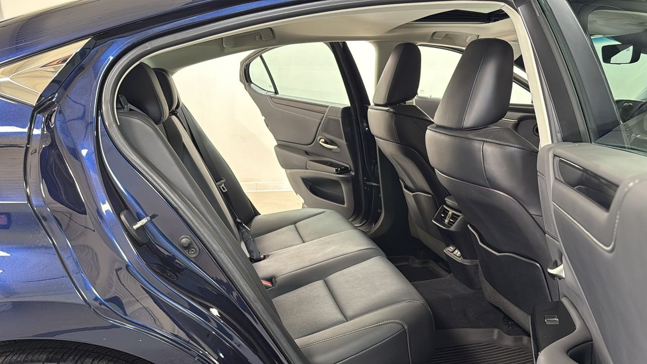 2022 Lexus ES 350 - Photo 17