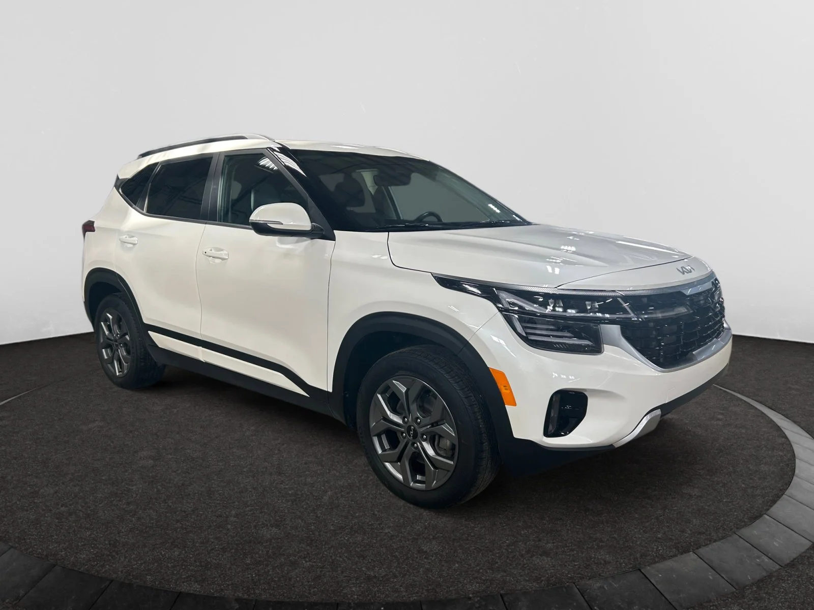 Used 2024 WHITE Kia EX AWD image 7