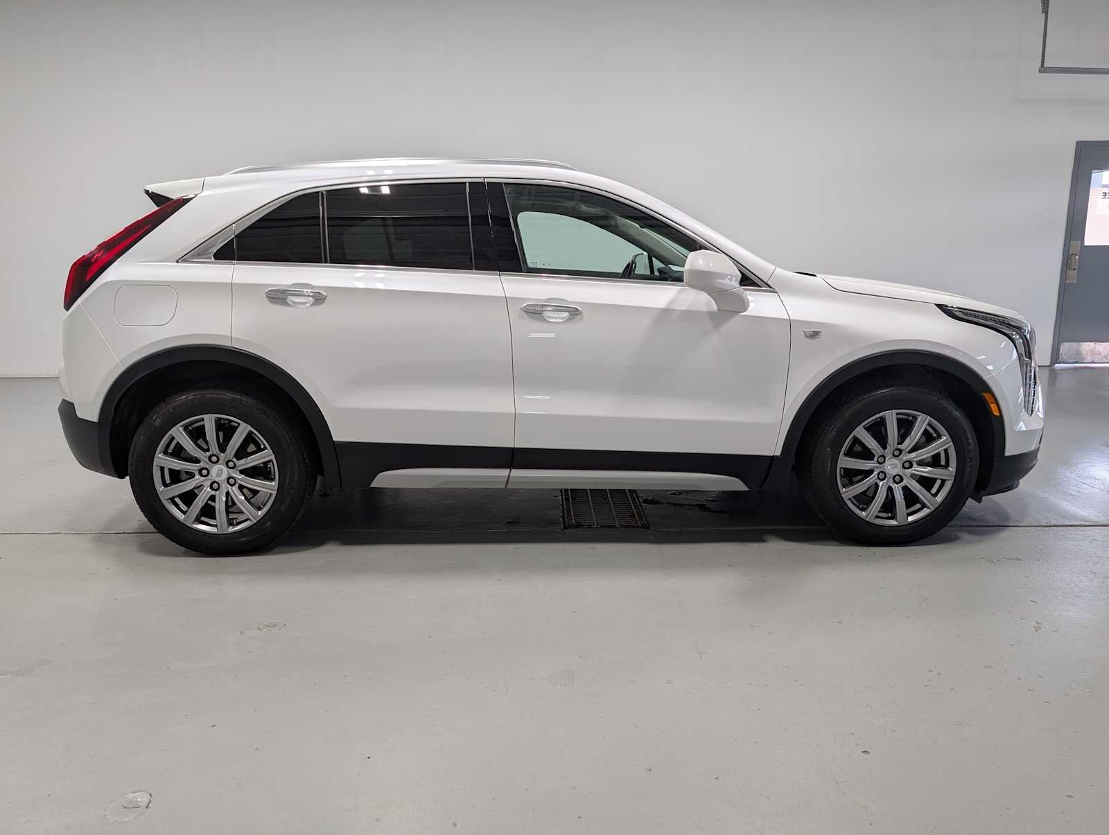 Used 2019 CRYSTAL WHITE TRICOAT Cadillac AWD Premium Luxury image 7
