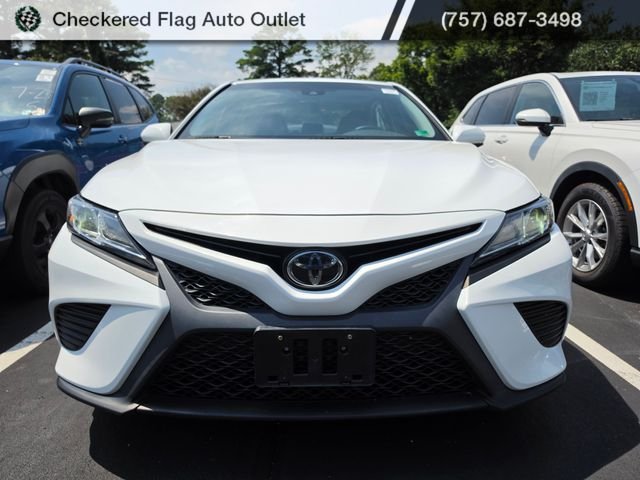 Used 2018 Super White Toyota SE image 2