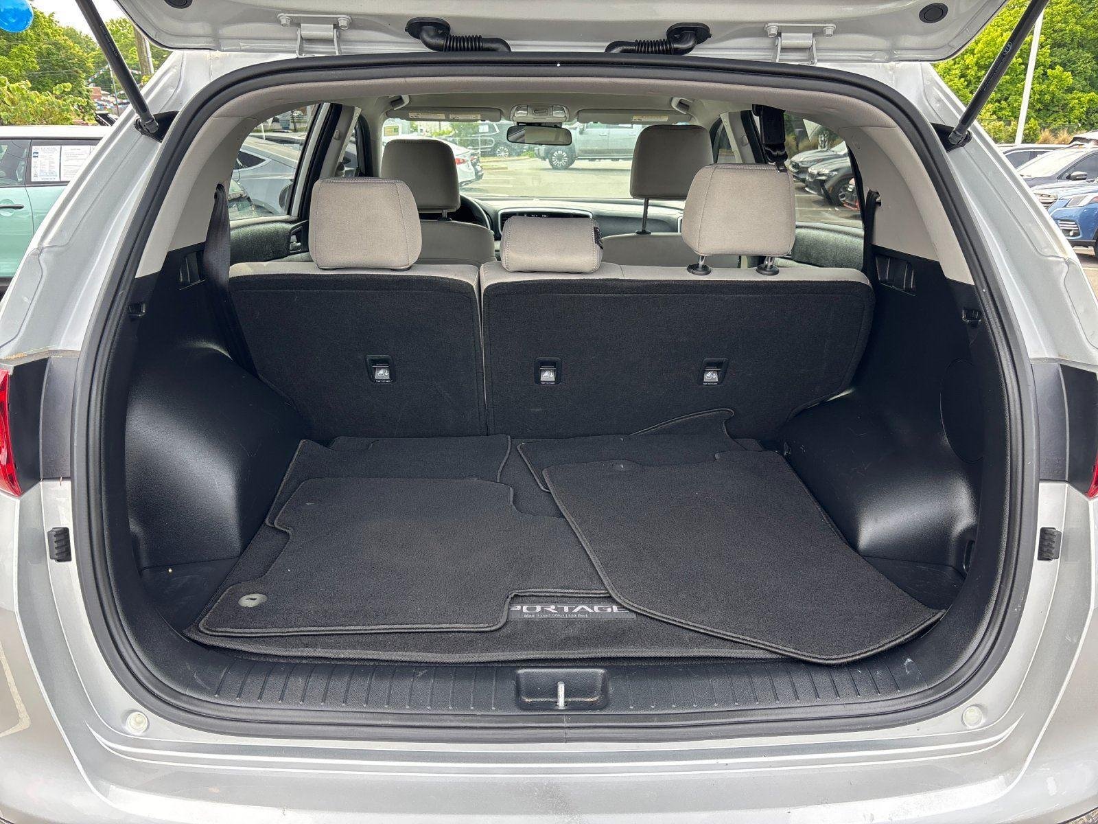 Used 2021 Sparkling Silver Kia LX image 35