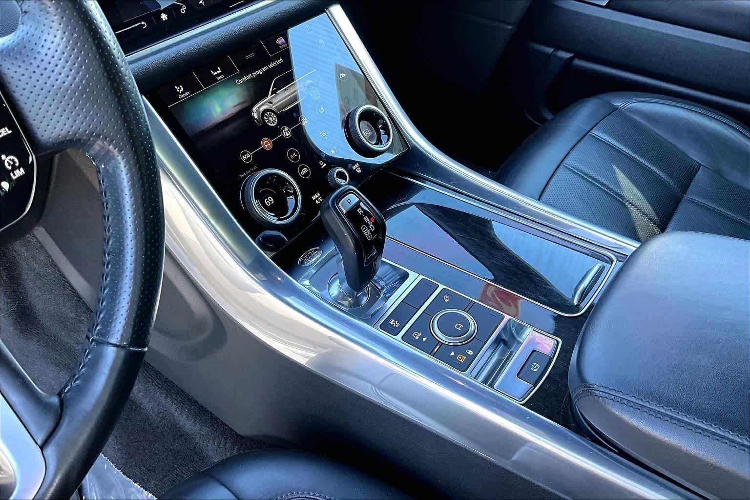 Used 2020 Borealis Black Metallic Land Rover HSE image 16