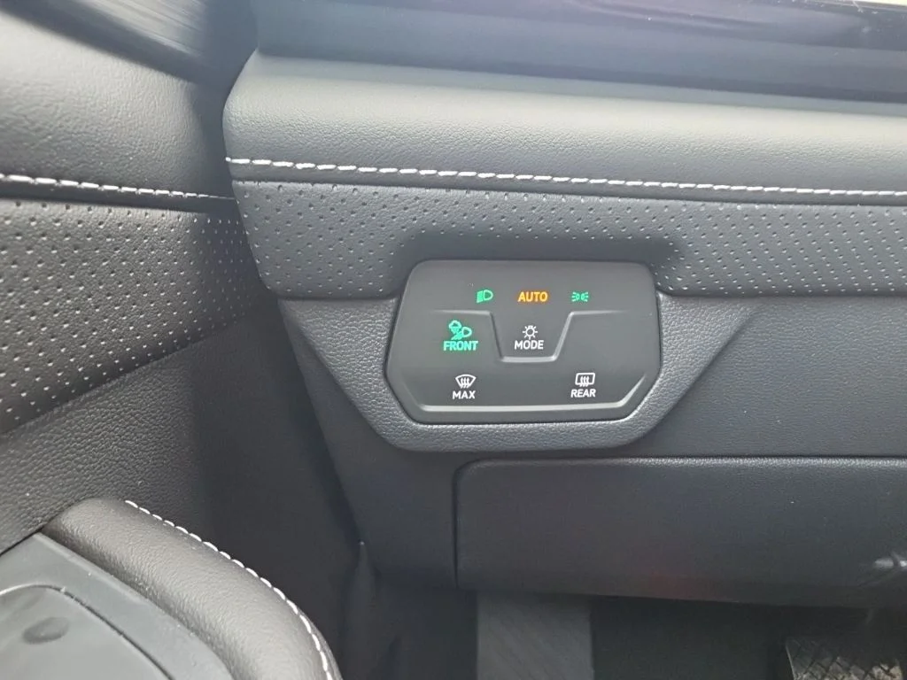 New 2026 Opal White Pearl Volkswagen 2.0T SE image 9