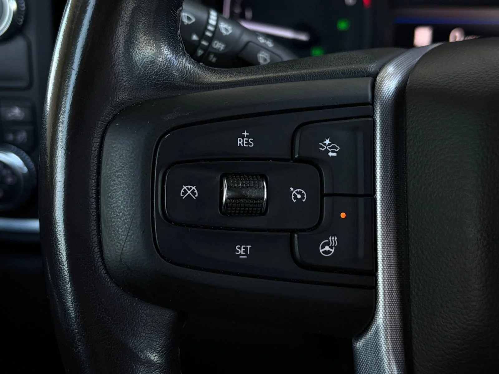 Used 2021 White Frost Tricoat GMC SLT image 27