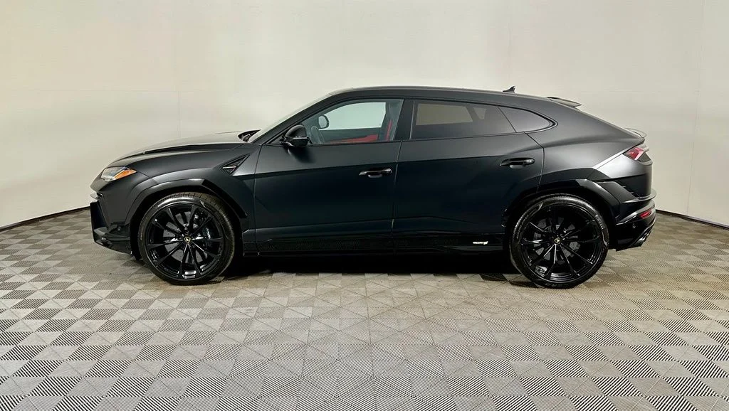 Used 2024 Black Lamborghini S image 2