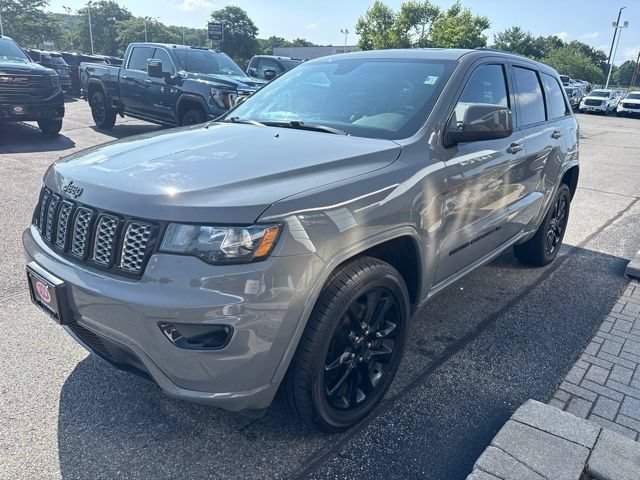 Used 2022 Gray Jeep Laredo X image 3