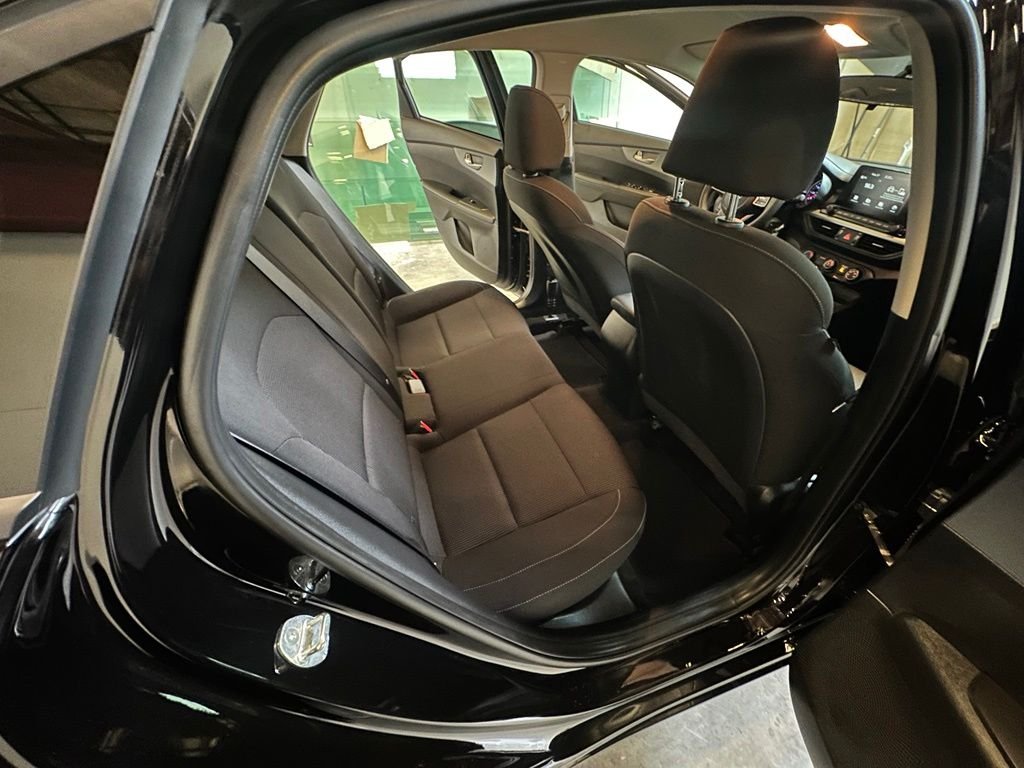 Used 2021 Black Kia LXS image 28