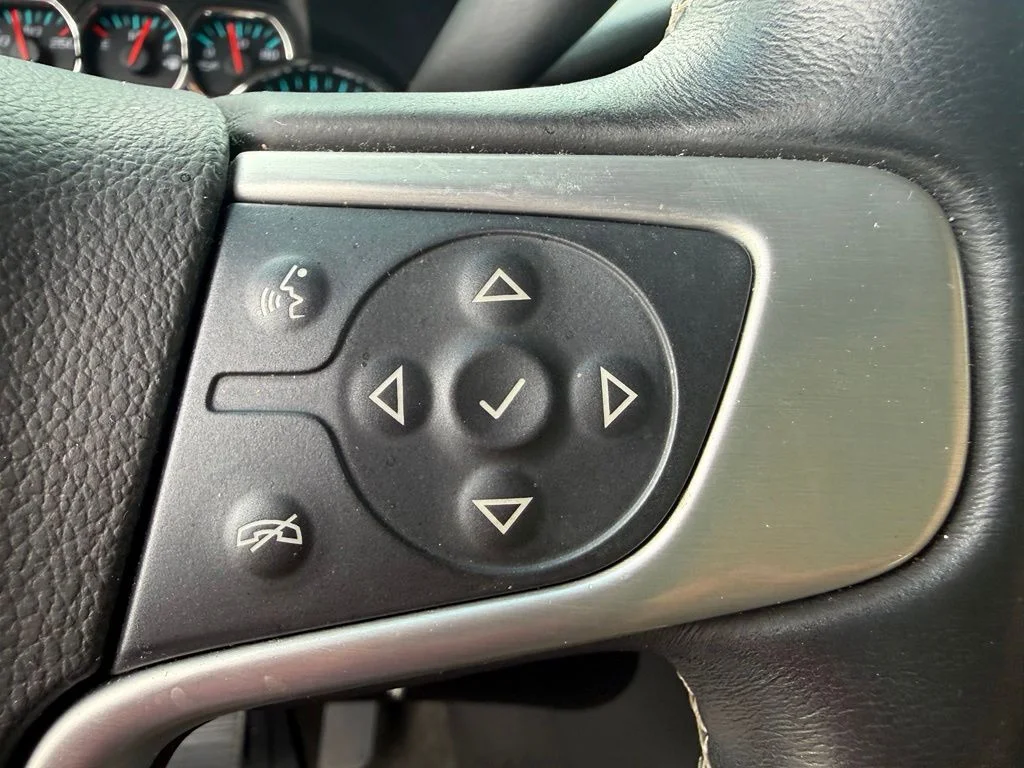 Used 2017 Silver GMC SLE image 18
