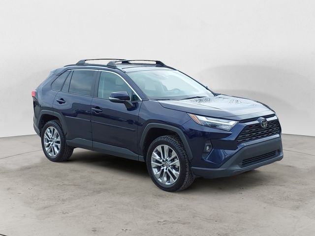 Used 2024  Toyota XLE Premium image 7