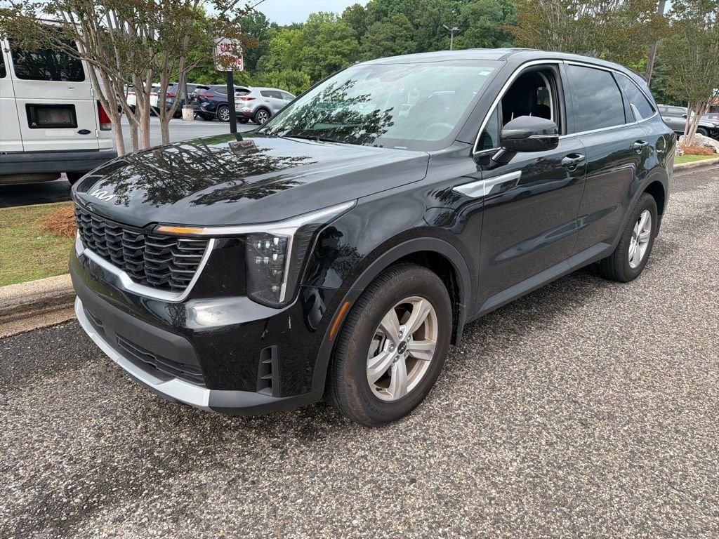2025 Kia Sorento LX AT's photo