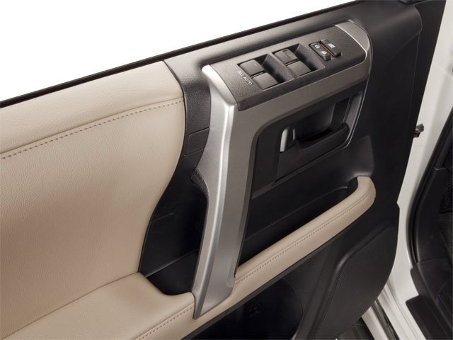 Used 2010 Blizzard Pearl Toyota SR5 image 9