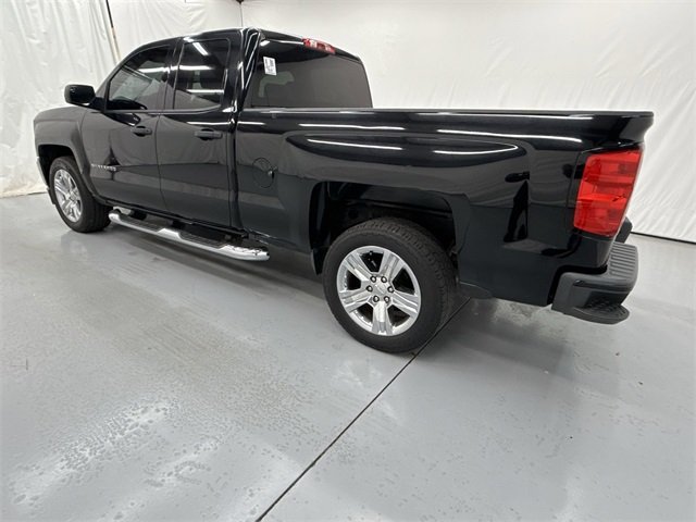 2017 Chevrolet Silverado 1500 Custom photo 3