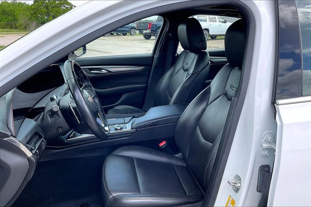 Used 2025 White Cadillac Premium Luxury image 18