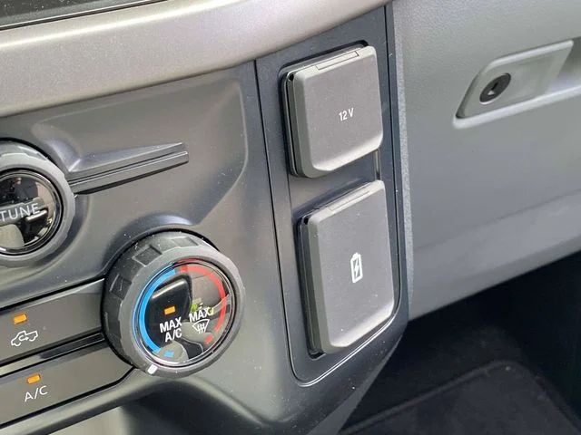 New 2026 Oxford White Ford XLT image 16