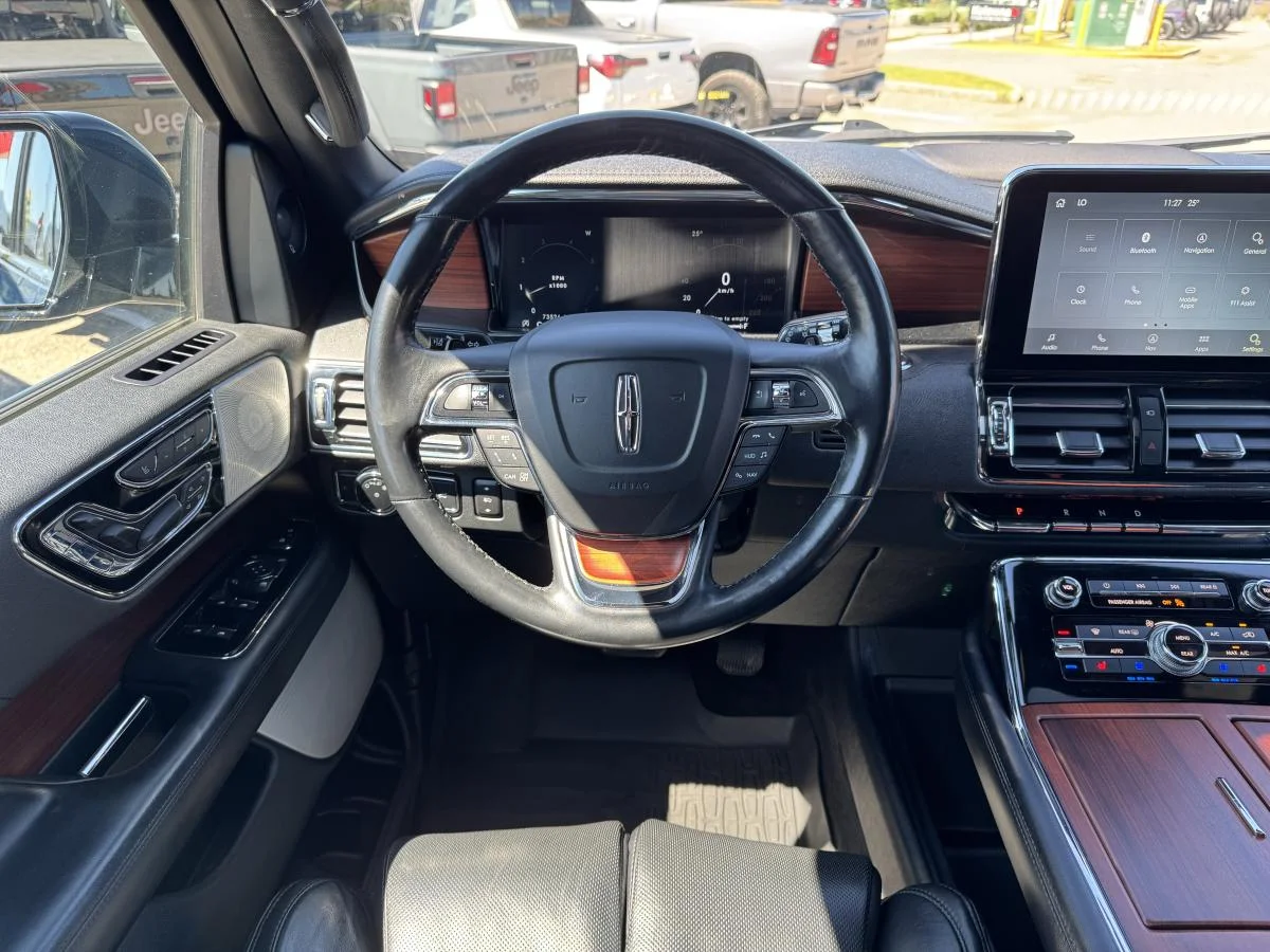 Used 2020 Blue Lincoln Reserve image 13