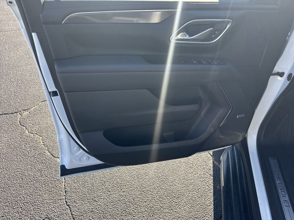 Used 2023 White Chevrolet RST image 10