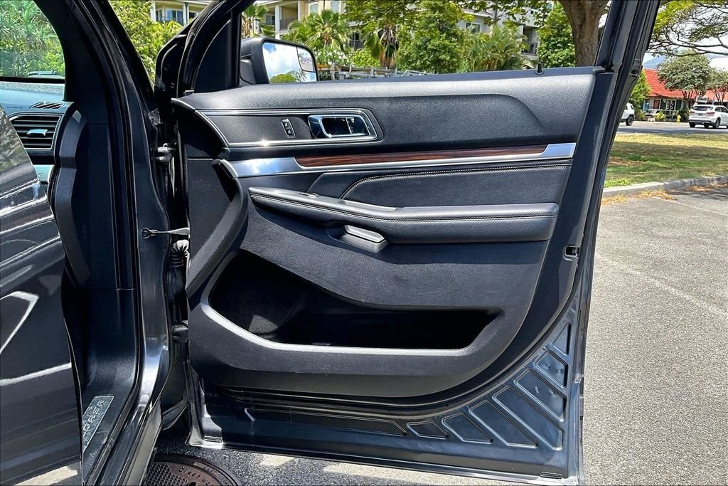 Used 2017 Gray Ford Limited image 19