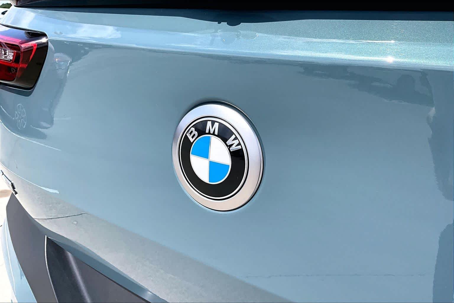 Used 2025 Cape York Green Metallic BMW xDrive28i image 30