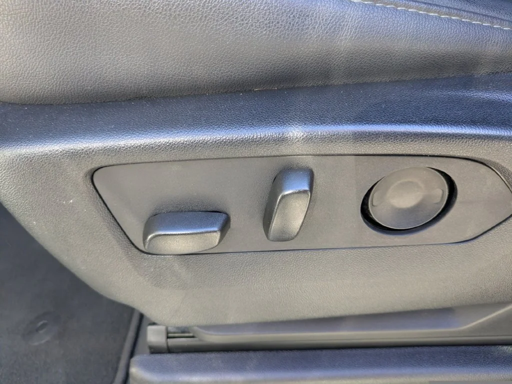 Used 2025 White Chevrolet LT image 22