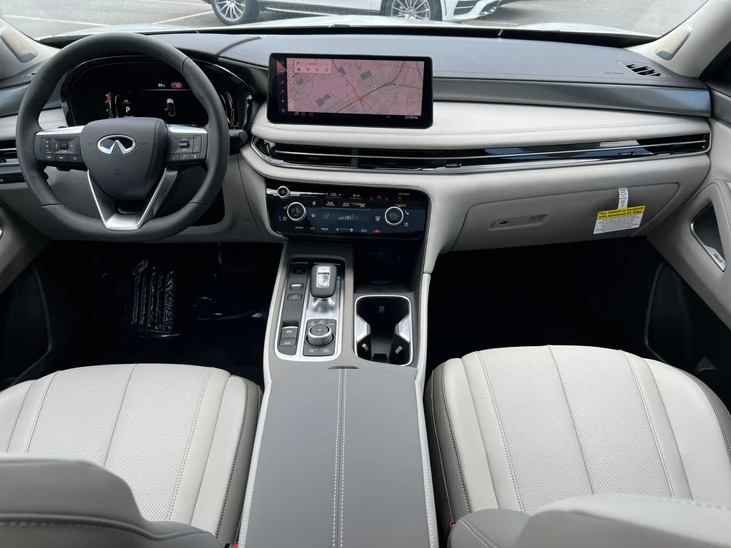 New 2027 RADIANT WHITE INFINITI Luxe FWD image 28