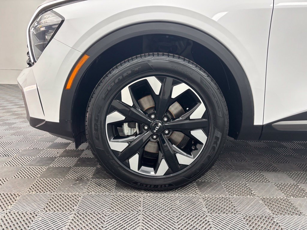 Used 2023 White Kia X-Line image 16