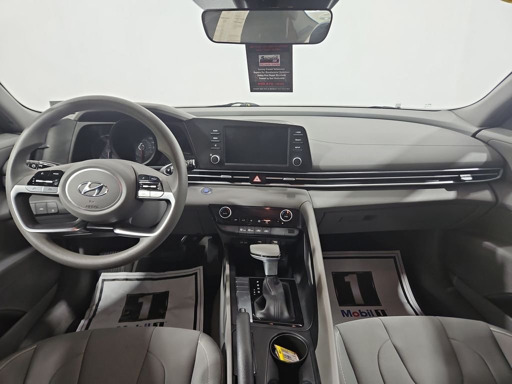 Used 2023 Silver Hyundai SEL image 13