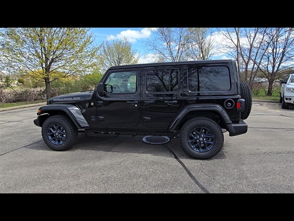 New 2026 Black Clear-Coat Exterior Paint Jeep 85th Anniversary Edition image 5