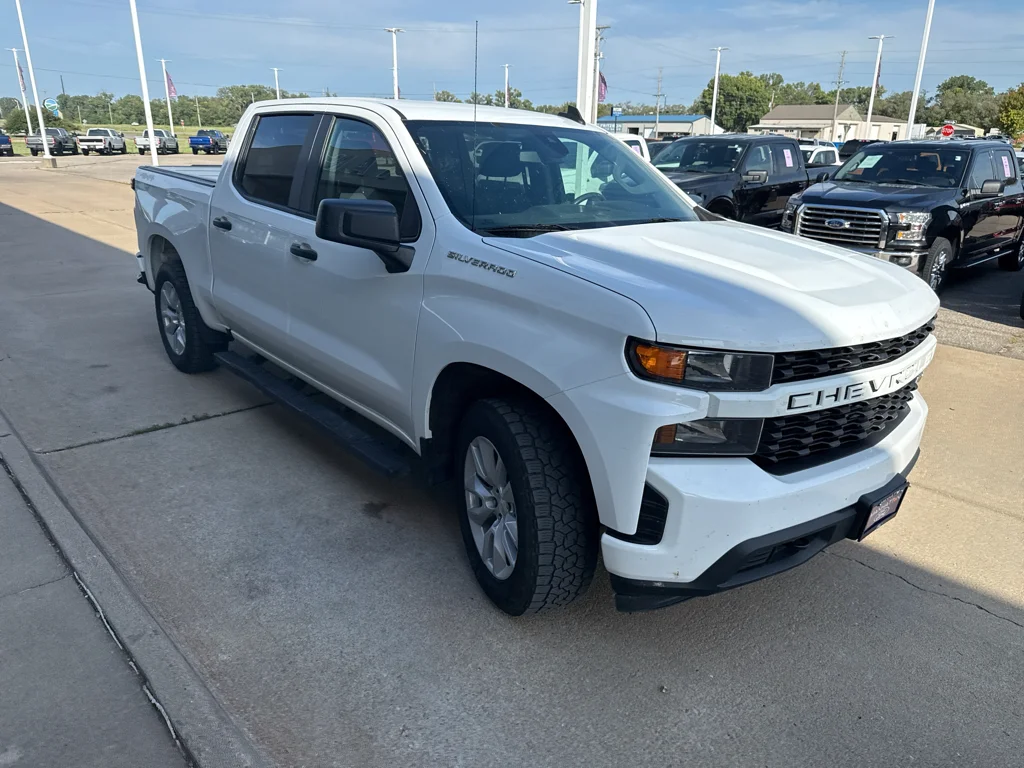 Used 2021 Summit White Chevrolet Custom image 3