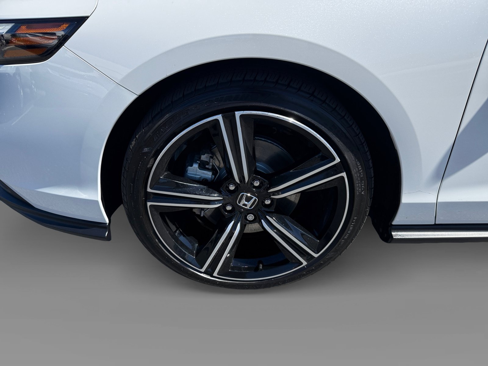 Certified Used 2025 White Pearl Honda Sport image 9