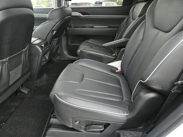 Used 2025 Hyper White Hyundai SEL image 28