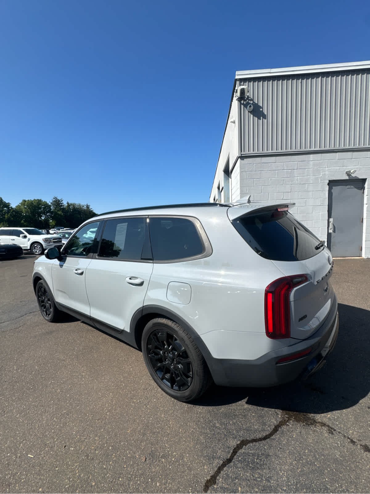 Used 2021 Wolf Gray Kia EX image 3