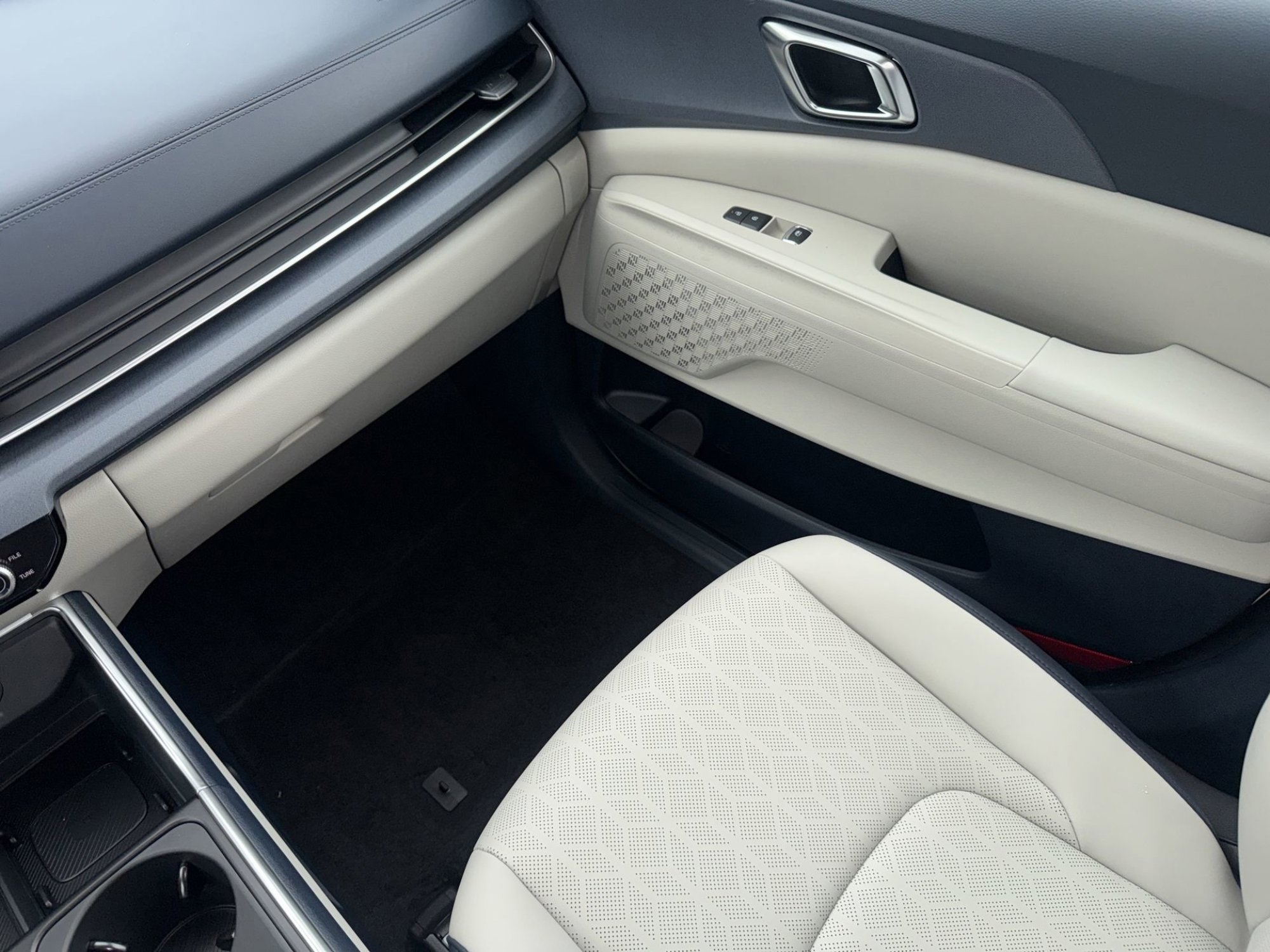 New 2026 Snow White Pearl Kia EX image 15