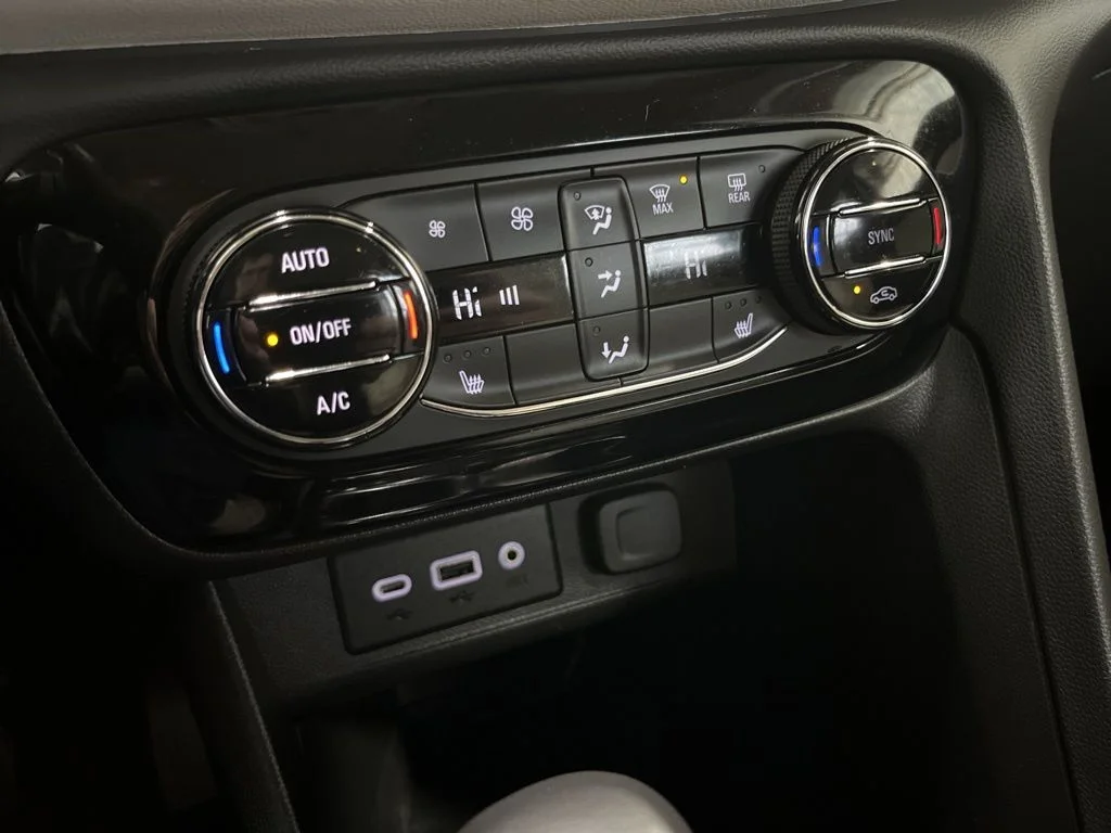 Used 2023 White Buick Select image 14