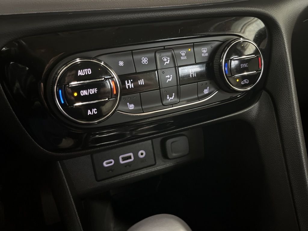 Used 2023 White Buick Select image 14