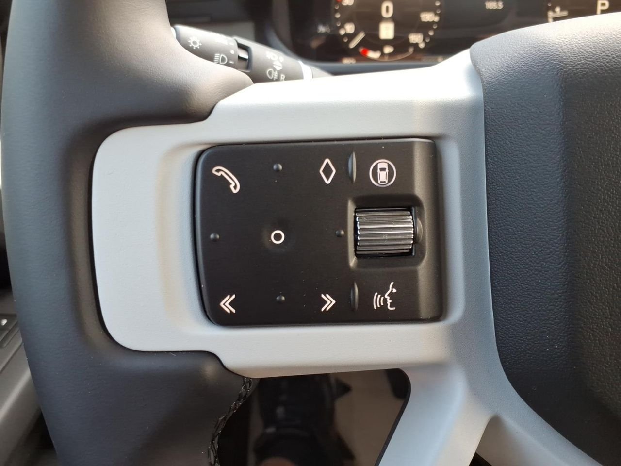 New 2026 Fuji White LAND ROVER X-Dynamic SE image 12
