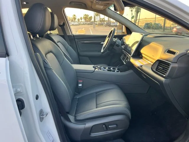 2025 VinFast VF 8 Eco - Photo 22