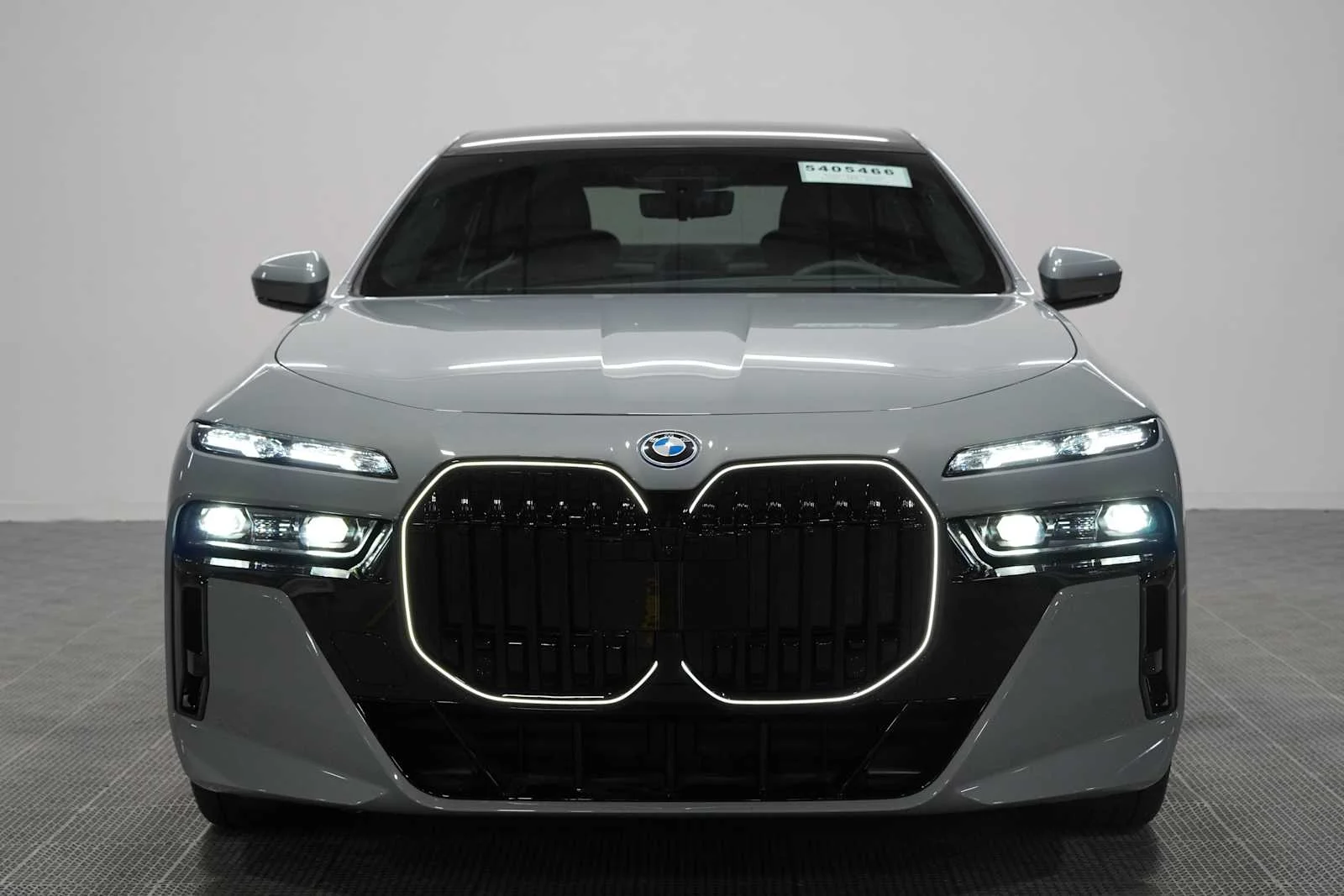 New 2026 Brooklyn Grey Metallic BMW 750e xDrive image 3