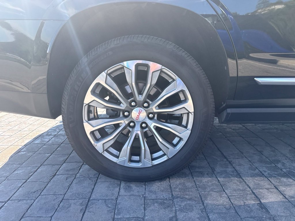 Used 2021 Onyx Black GMC Denali image 4