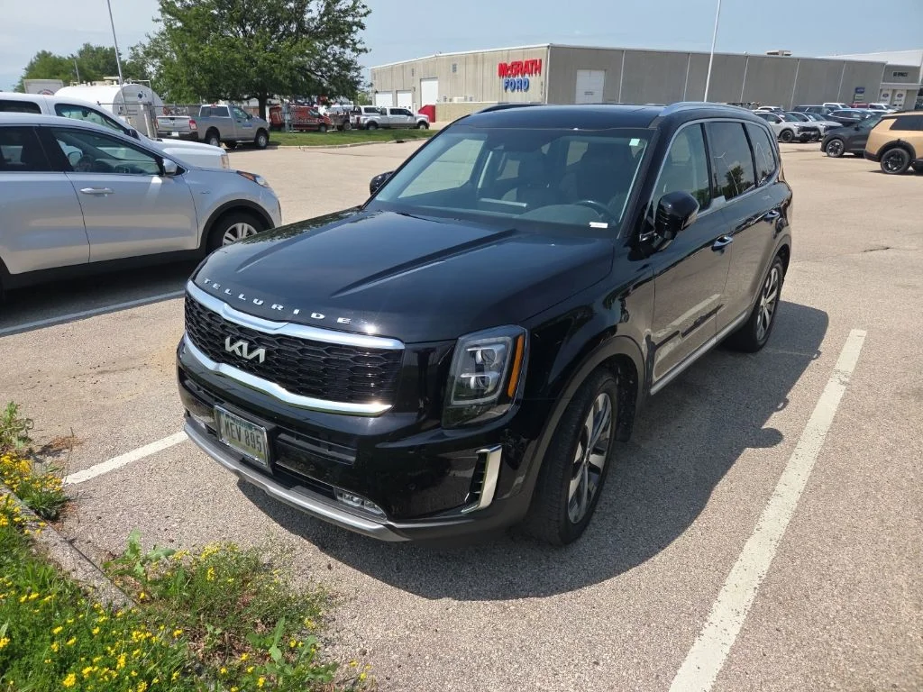 Used 2022 Black Kia SX image 2