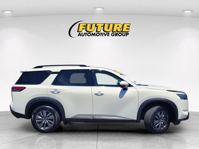 Used 2025 White Nissan SV image 3