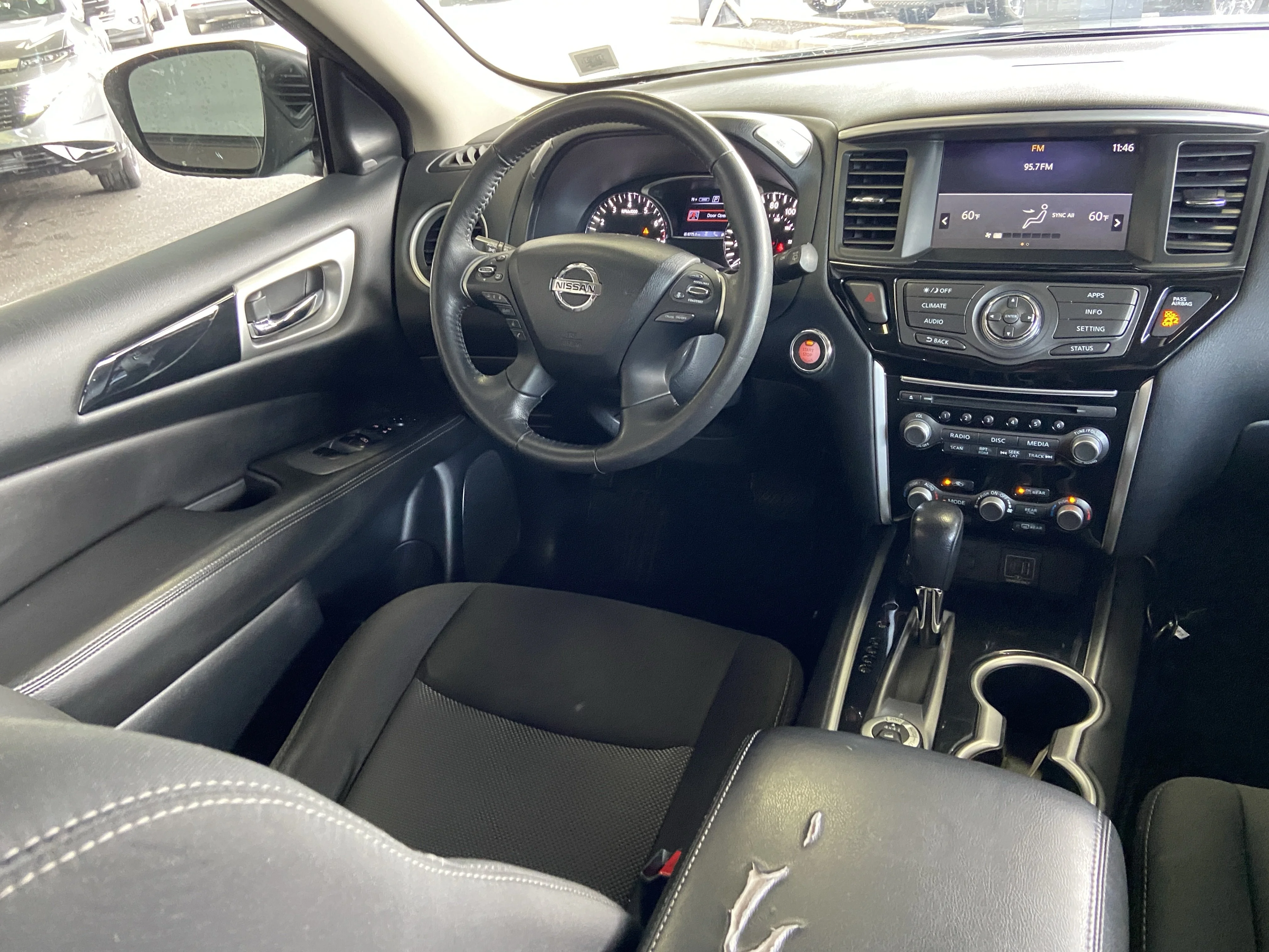 2025 Nissan Pathfinder SL - Photo 15
