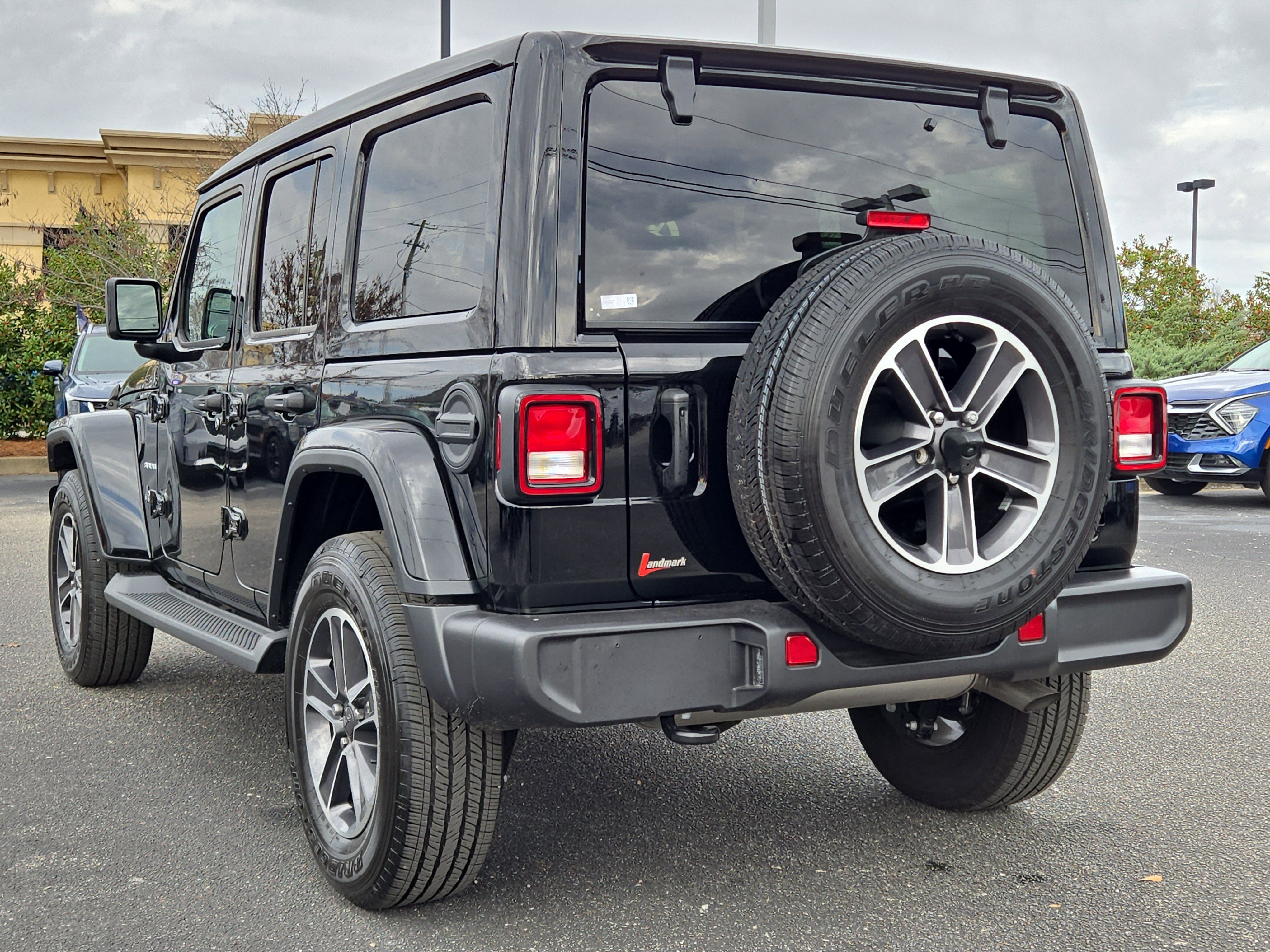 2023 Jeep Wrangler 4-Door Sahara - Photo 9