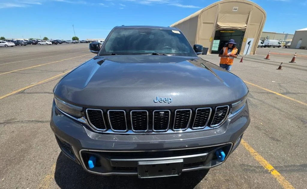 Used 2022 Gray Jeep Overland 4xe image 2