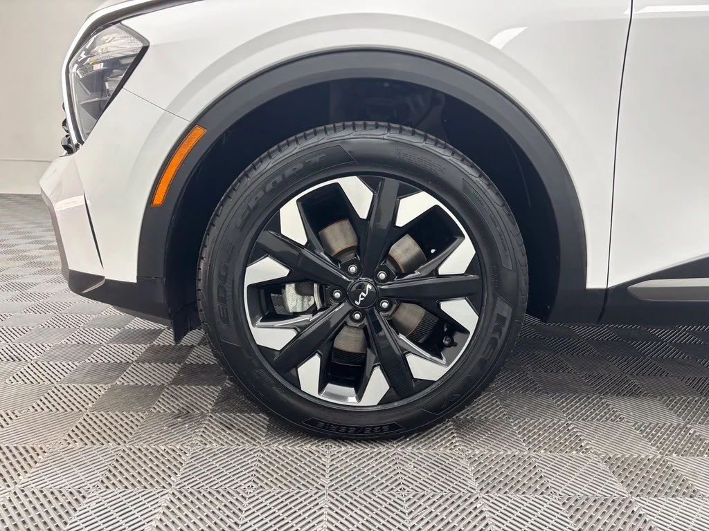 Used 2023 White Kia X-Line image 16