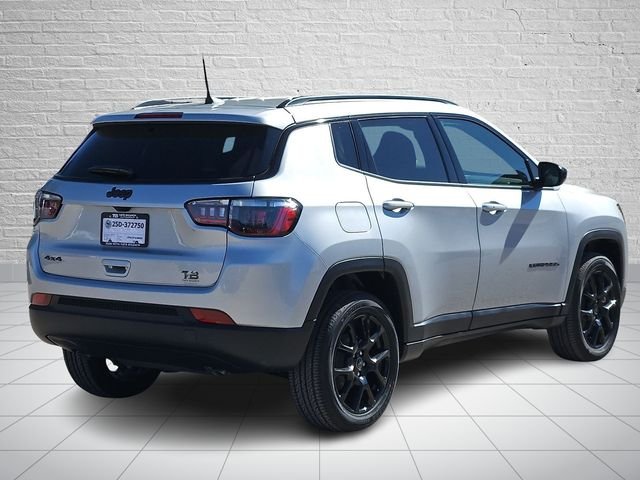 New 2026 Silver Zynith Metallic Clear-Coat Exterior Paint Jeep Latitude image 4