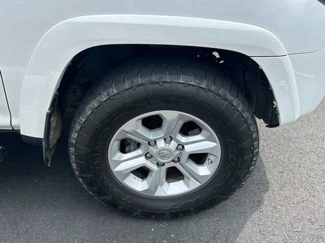 Used 2016 White Toyota SR5 image 12